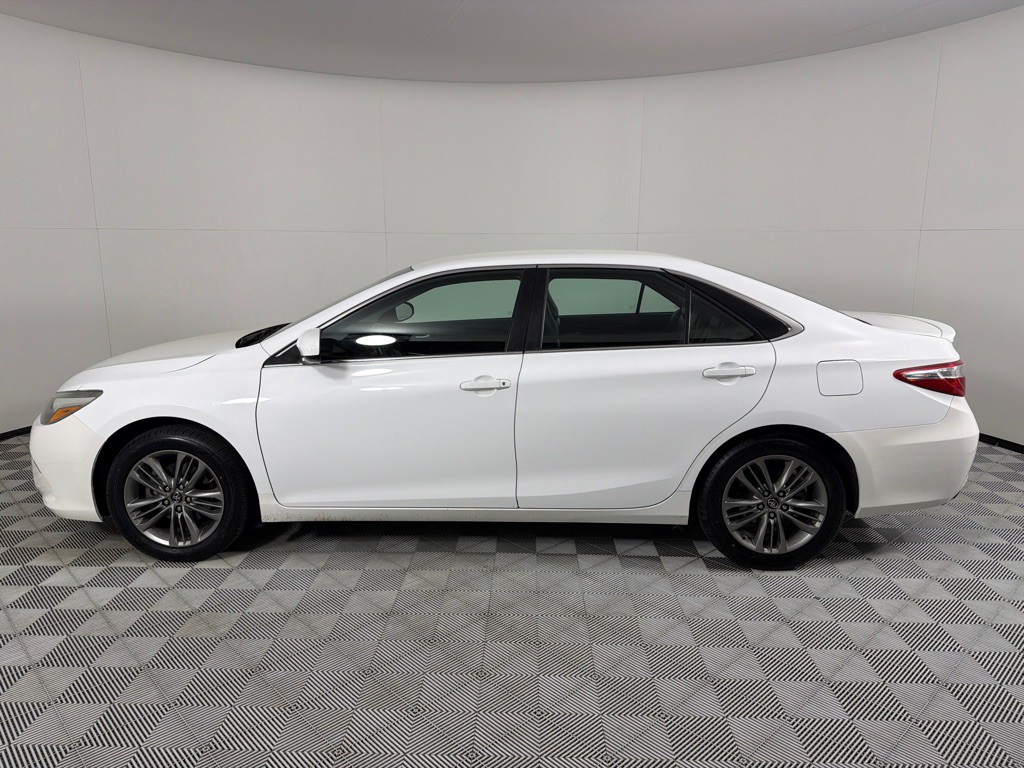 2017 Toyota Camry Image 6