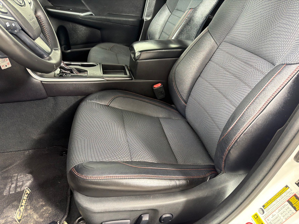 2017 Toyota Camry Image 10