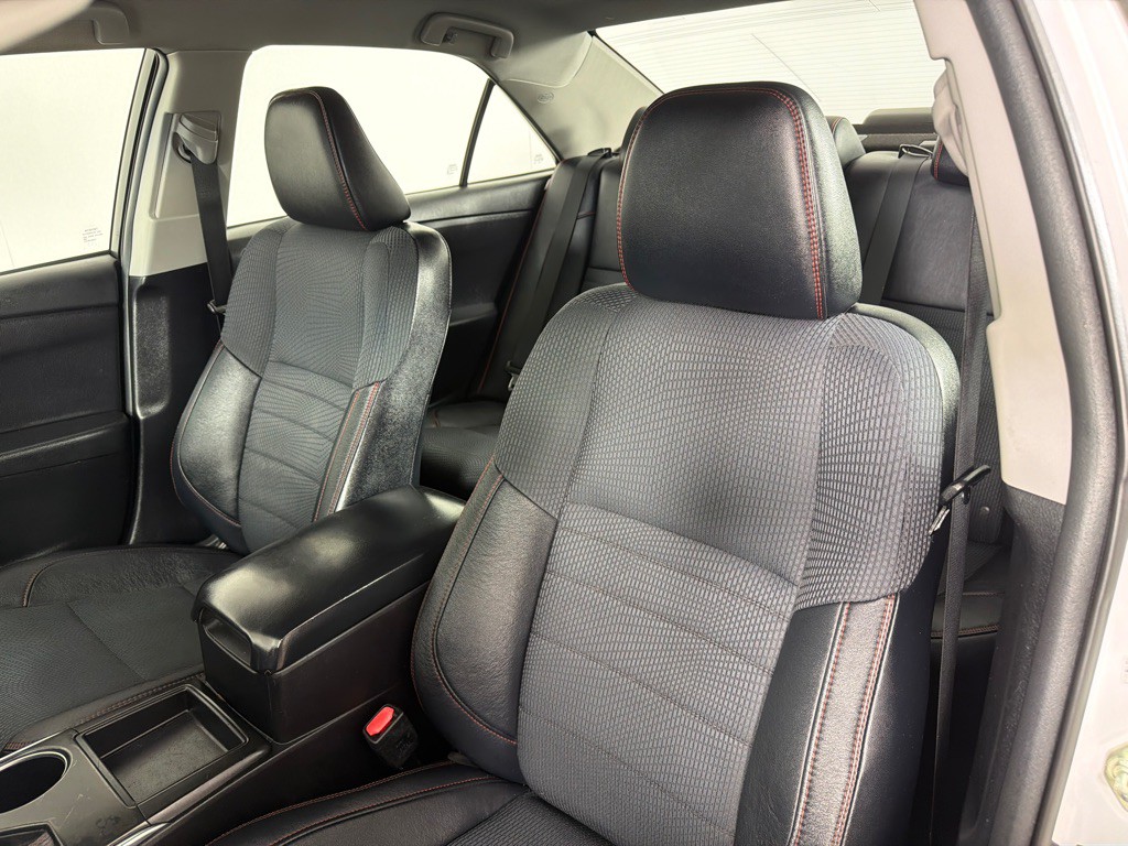 2017 Toyota Camry Image 11