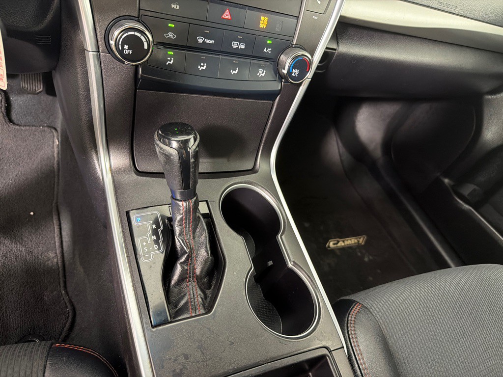 2017 Toyota Camry Image 15
