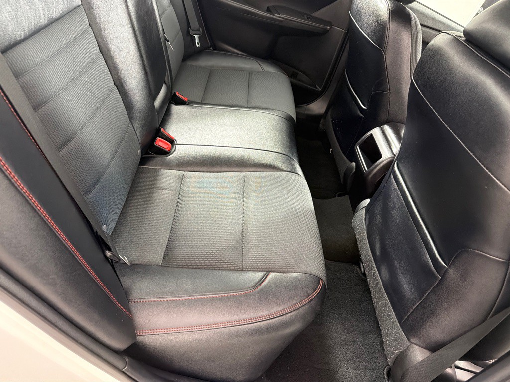 2017 Toyota Camry Image 18