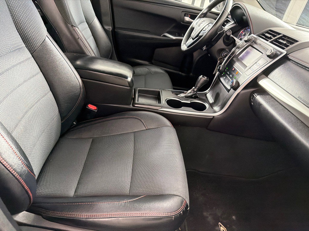 2017 Toyota Camry Image 20