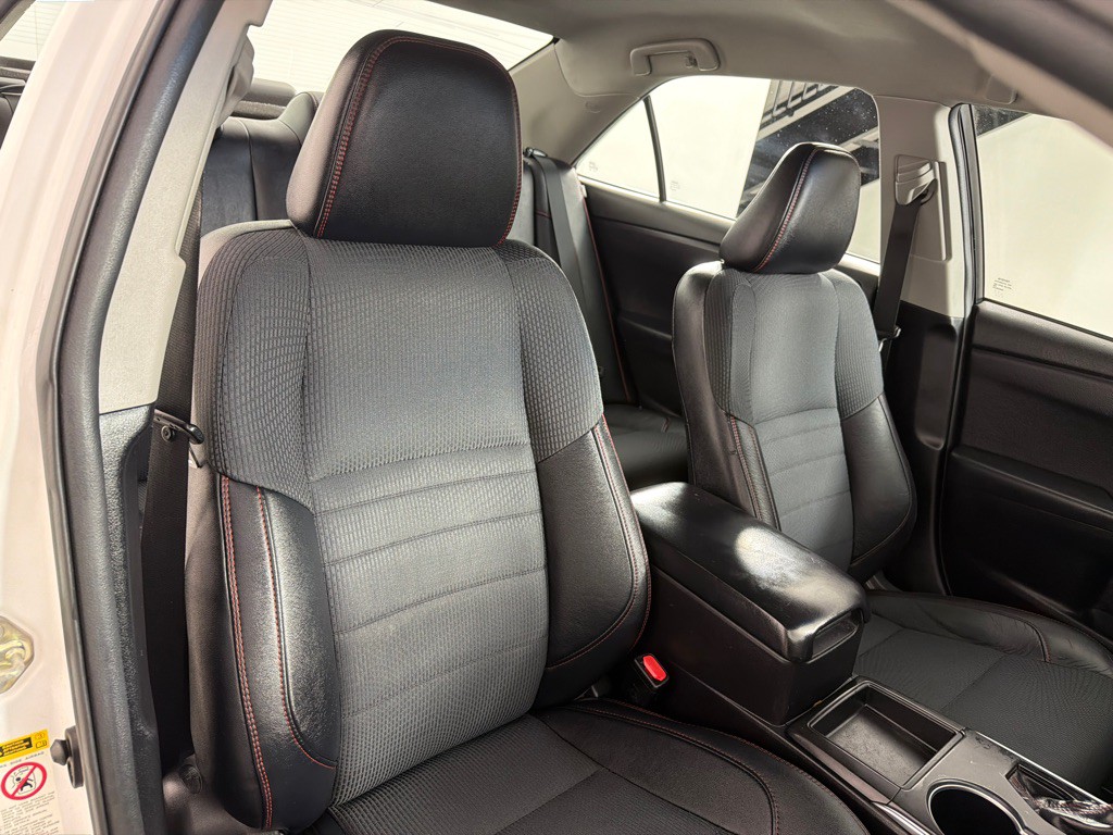 2017 Toyota Camry Image 21