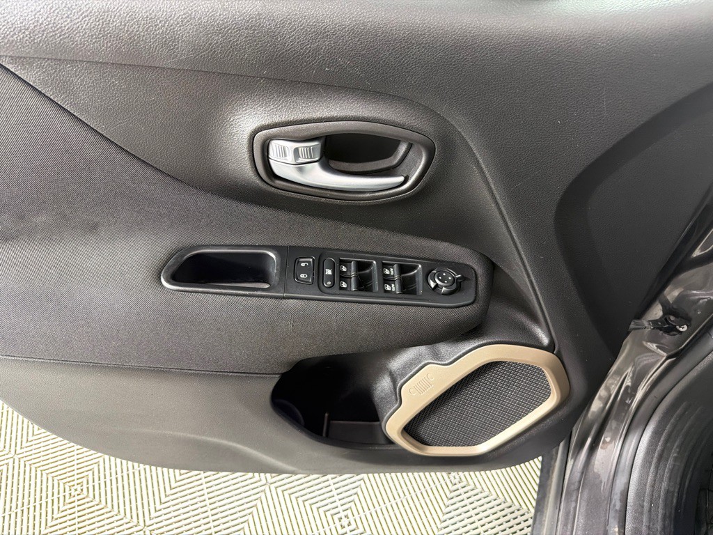 2017 Jeep Renegade Image 10