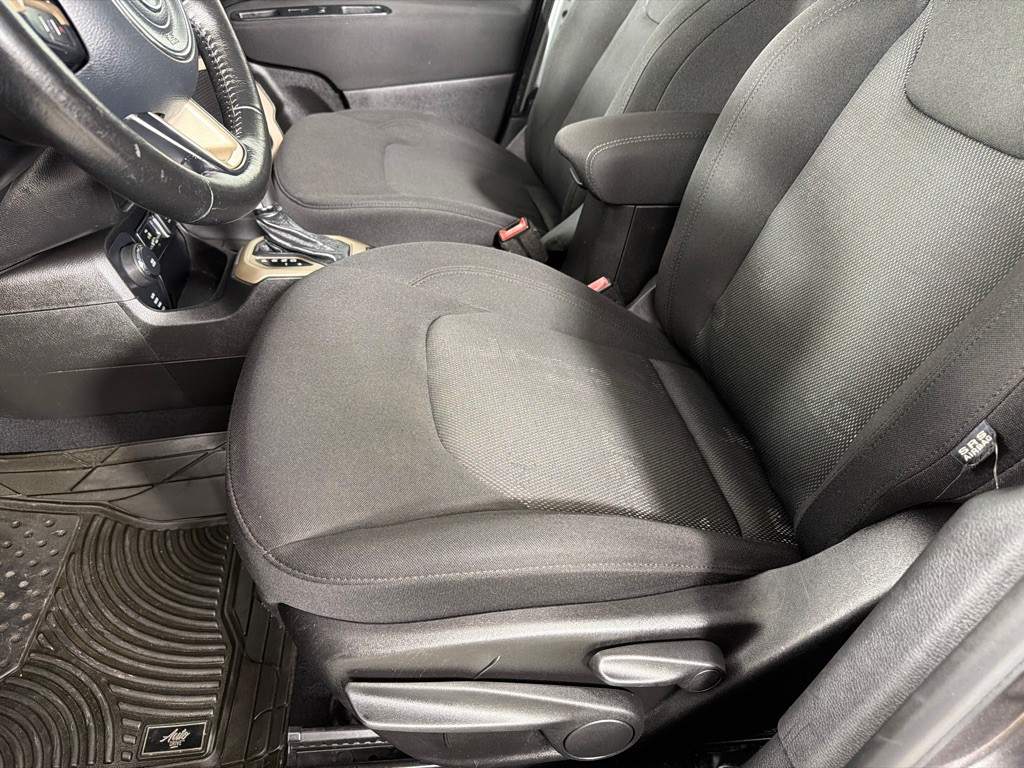 2017 Jeep Renegade Image 11