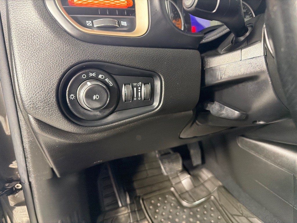 2017 Jeep Renegade Image 13