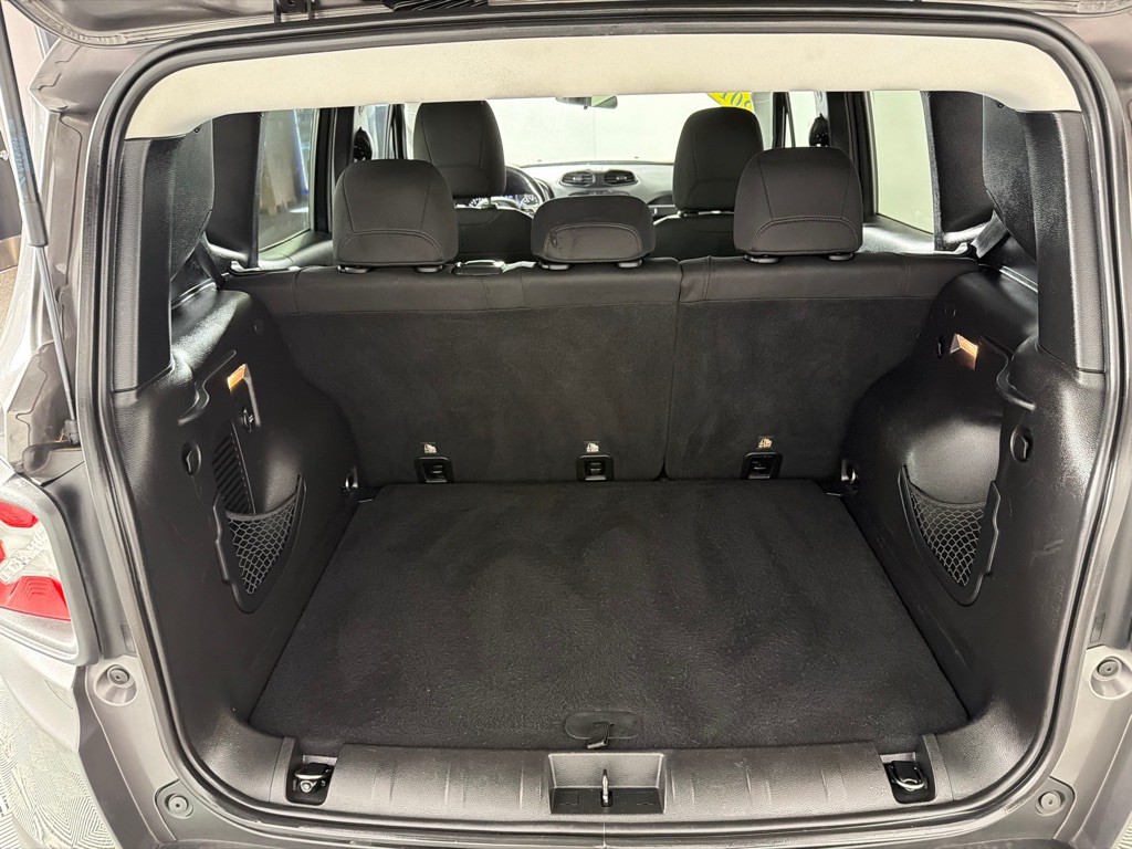2017 Jeep Renegade Image 20