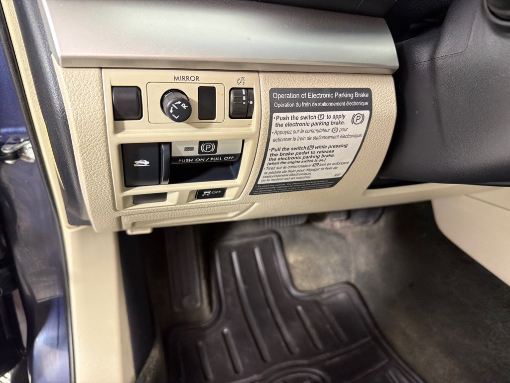 2012 Subaru Outback Image 12