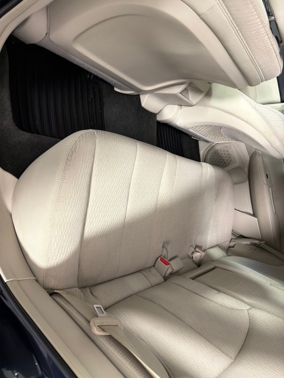 2012 Subaru Outback Image 16