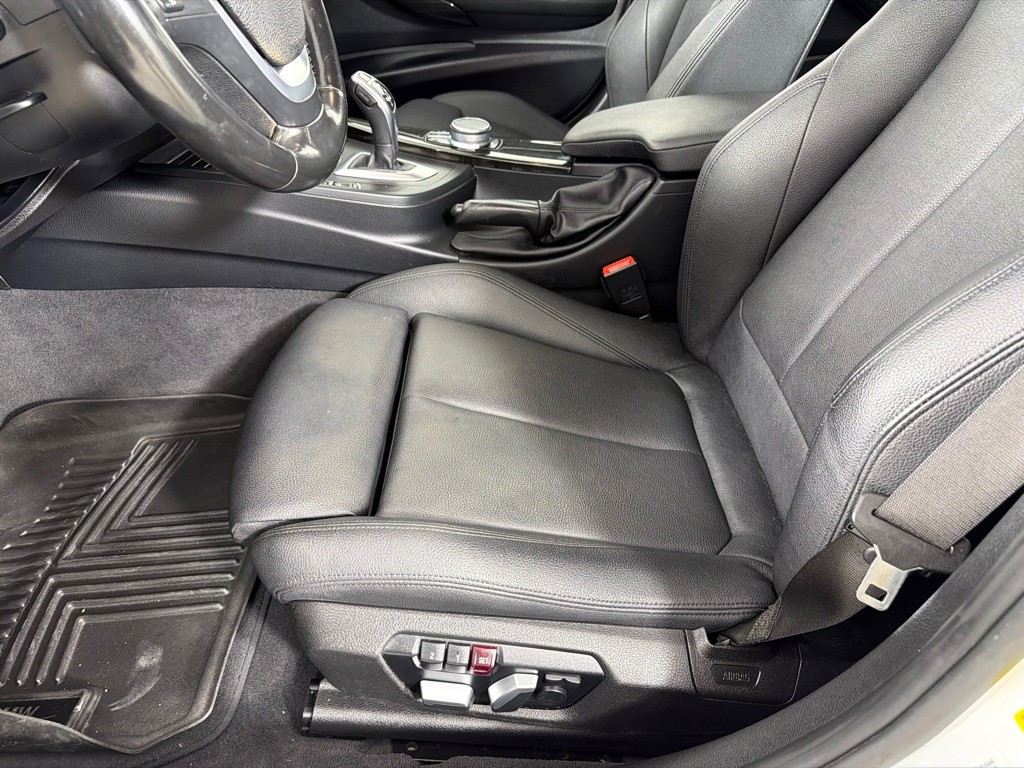 2018 BMW 3 Series Image 11