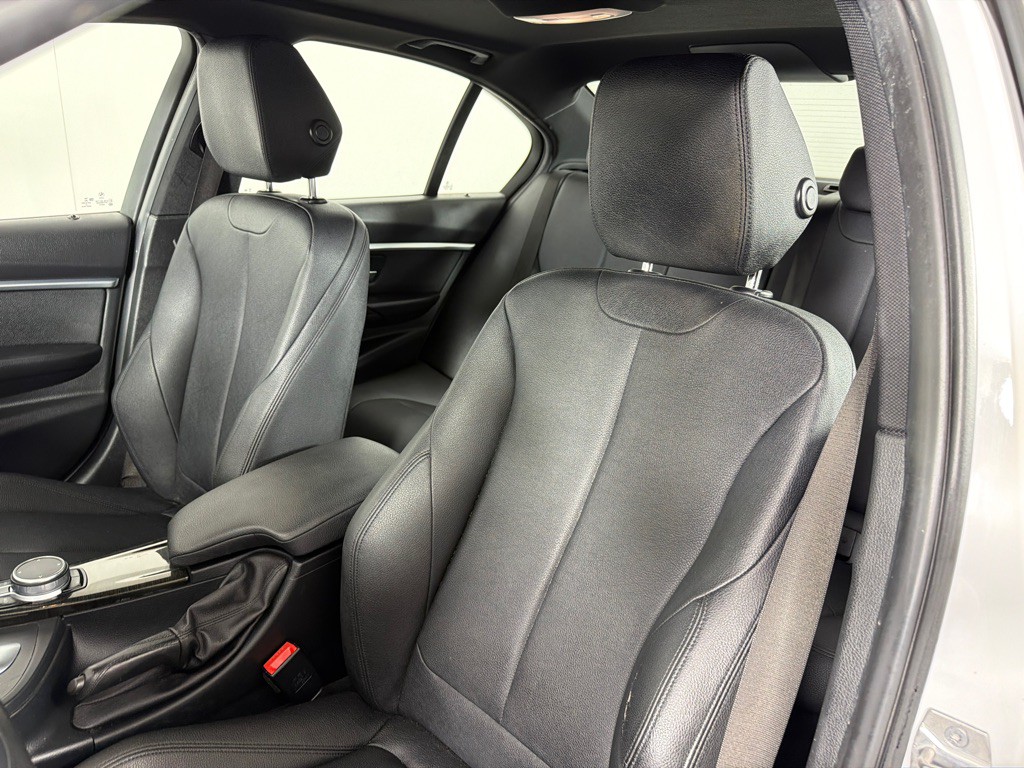 2018 BMW 3 Series Image 12