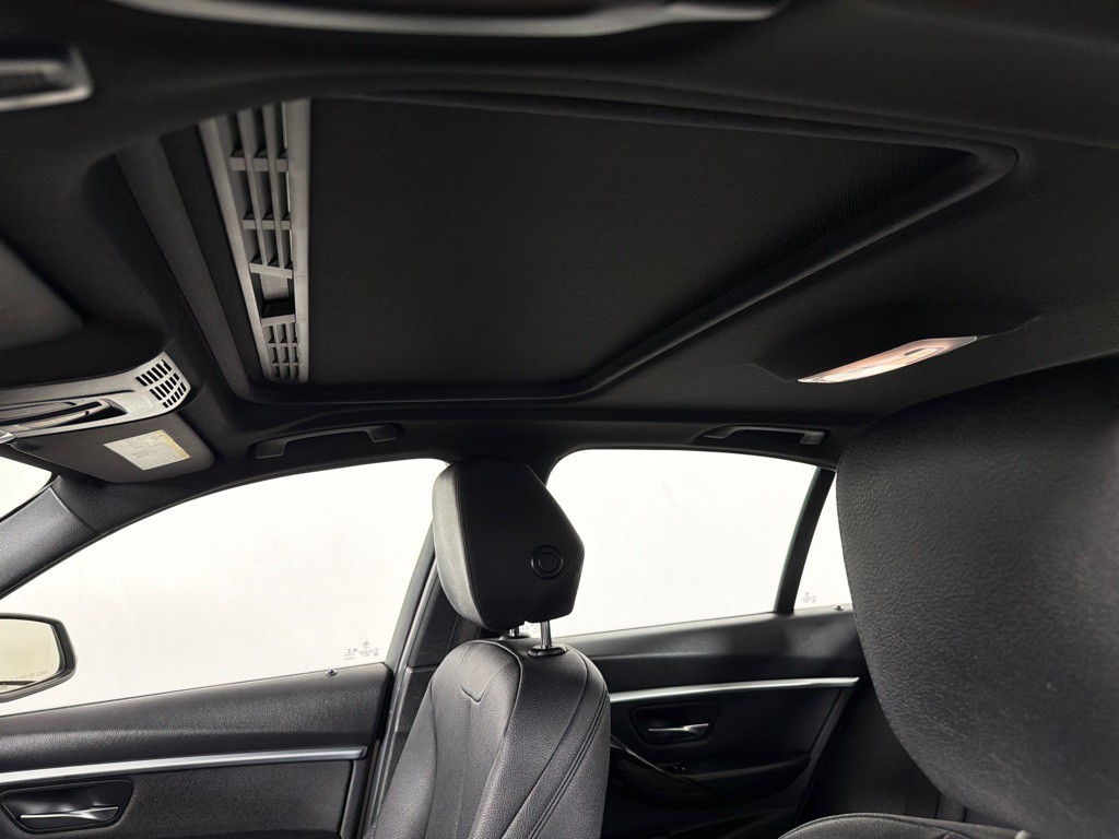 2018 BMW 3 Series Image 13
