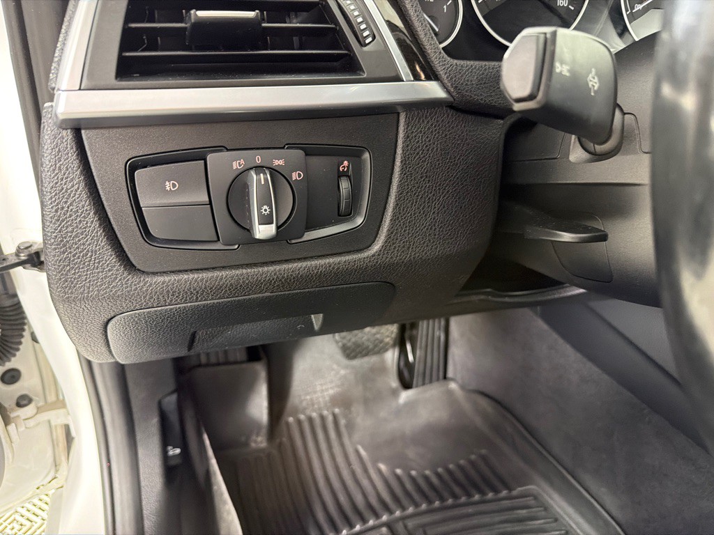2018 BMW 3 Series Image 14