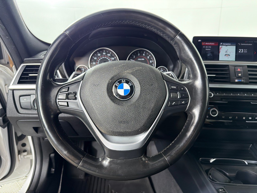 2018 BMW 3 Series Image 15