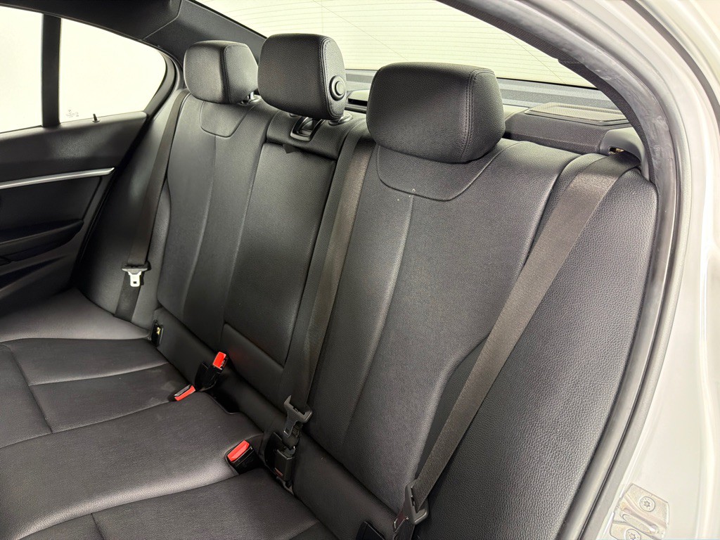 2018 BMW 3 Series Image 20