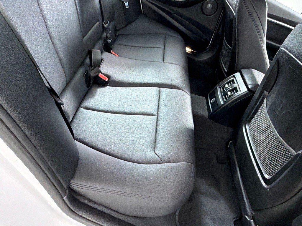 2018 BMW 3 Series Image 21