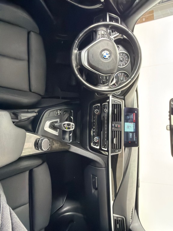 2018 BMW 3 Series Image 25