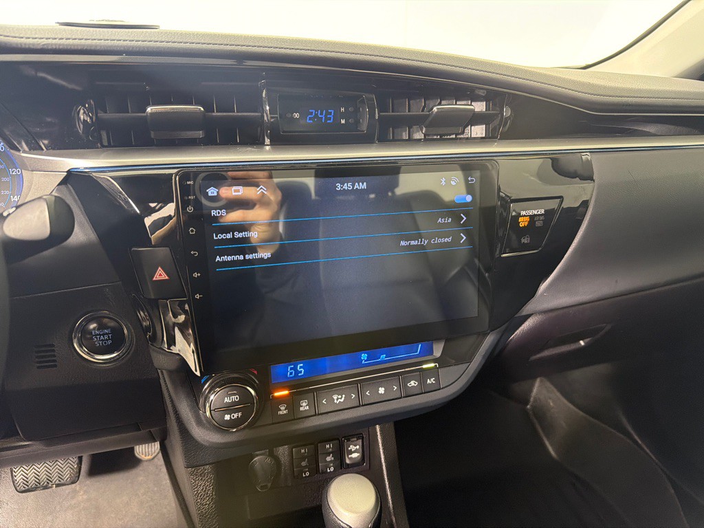 2016 Toyota Corolla Image 18