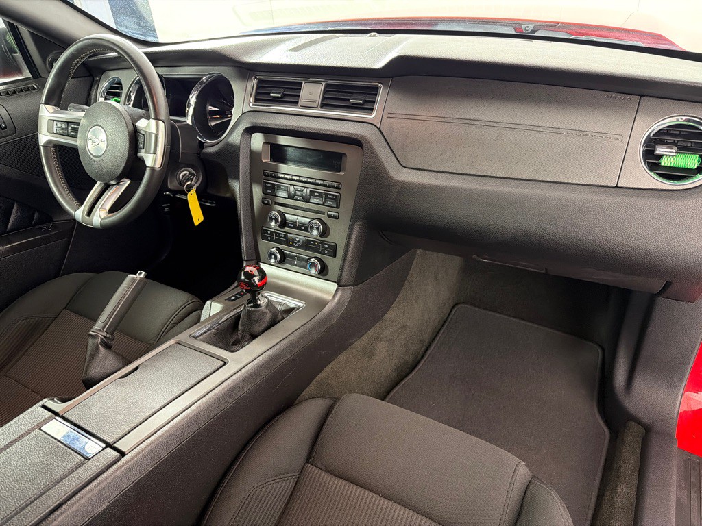 2013 Ford Mustang Image 22
