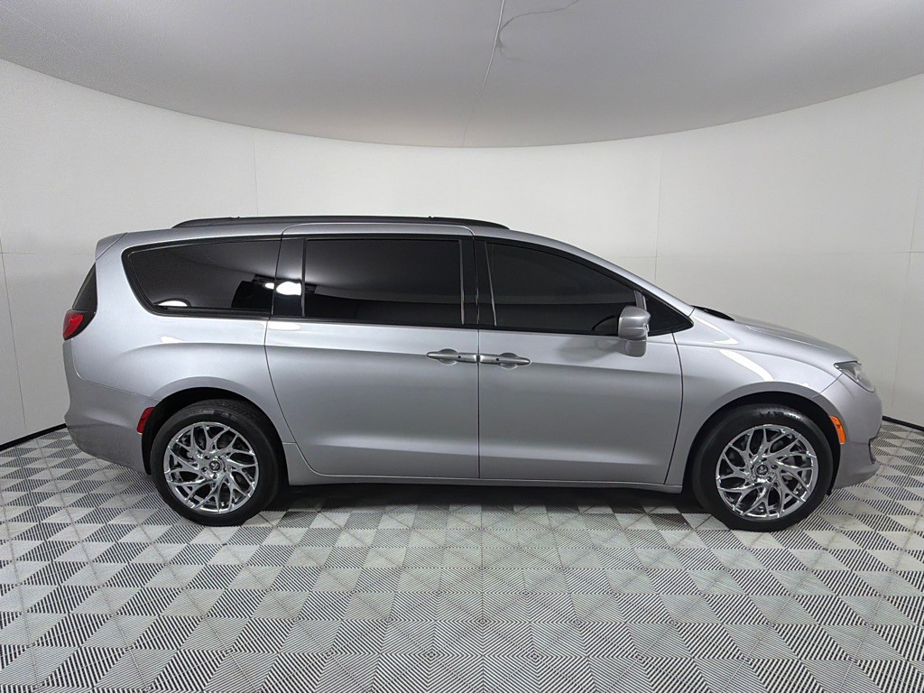 2020 Chrysler Pacifica Image 4