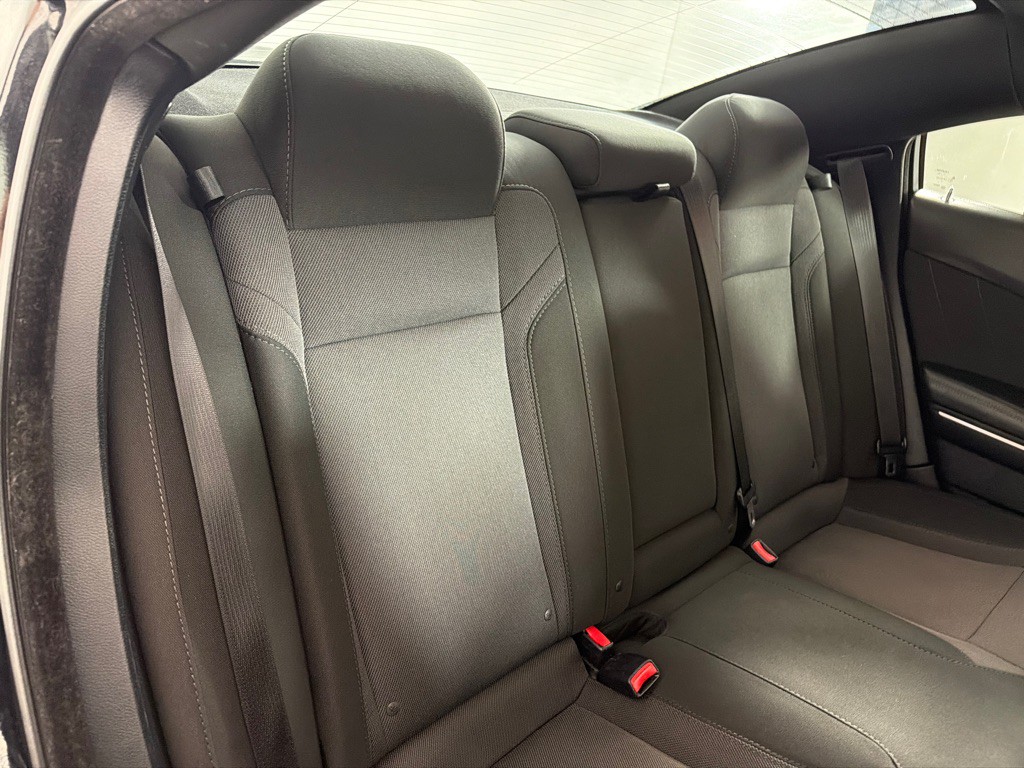 2016 Dodge Charger Image 21