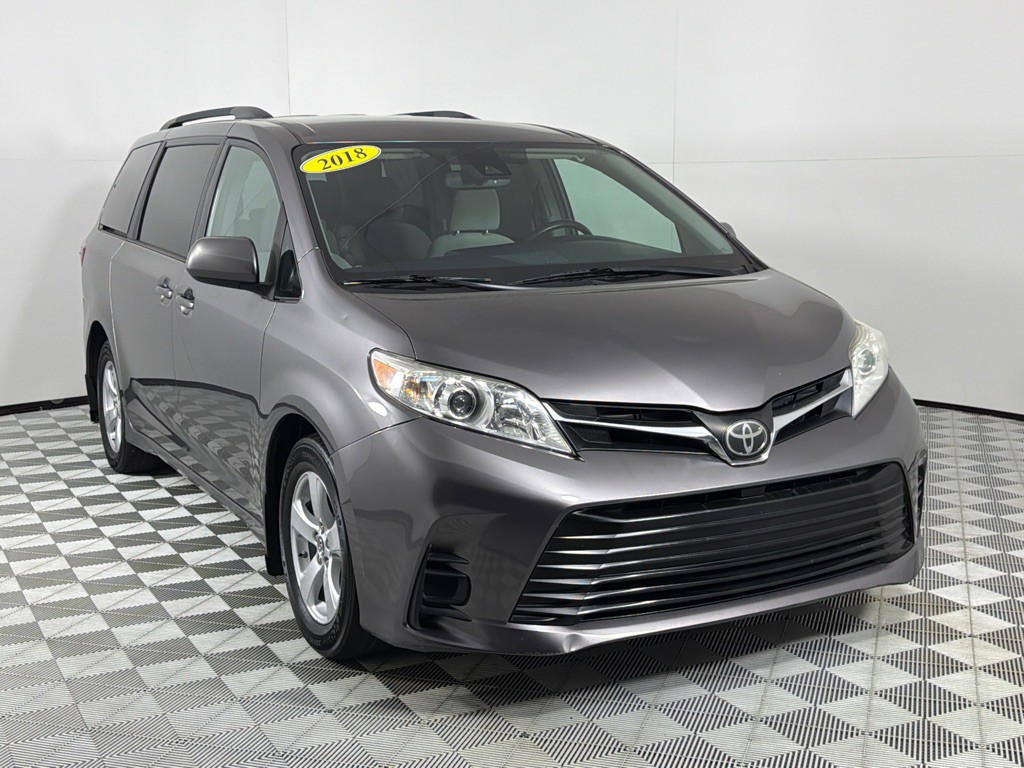2018 Toyota Sienna Image 3