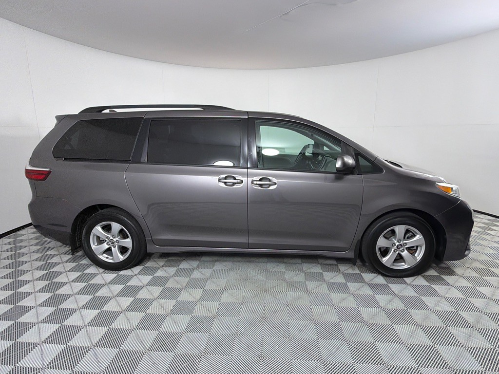 2018 Toyota Sienna Image 4