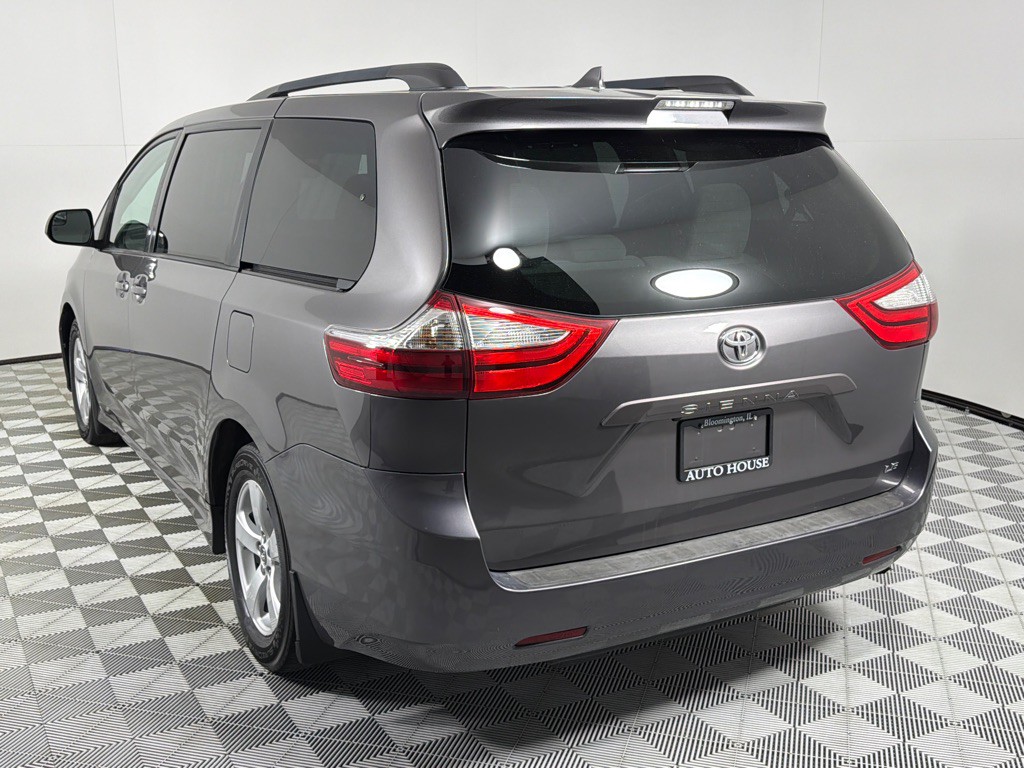 2018 Toyota Sienna Image 7