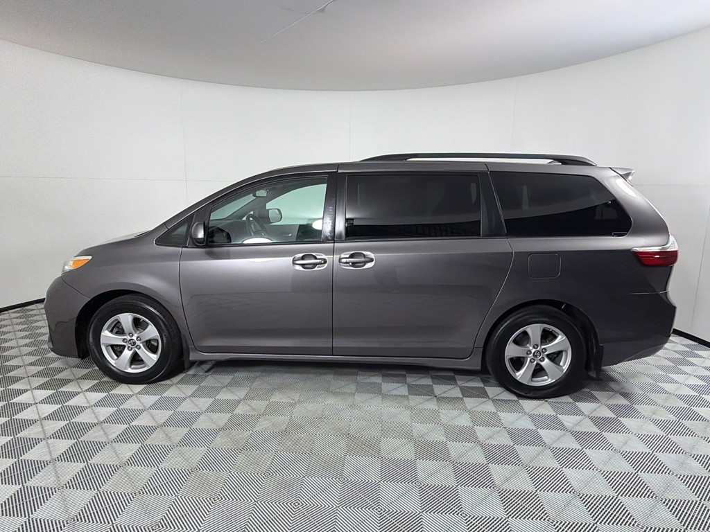 2018 Toyota Sienna Image 8