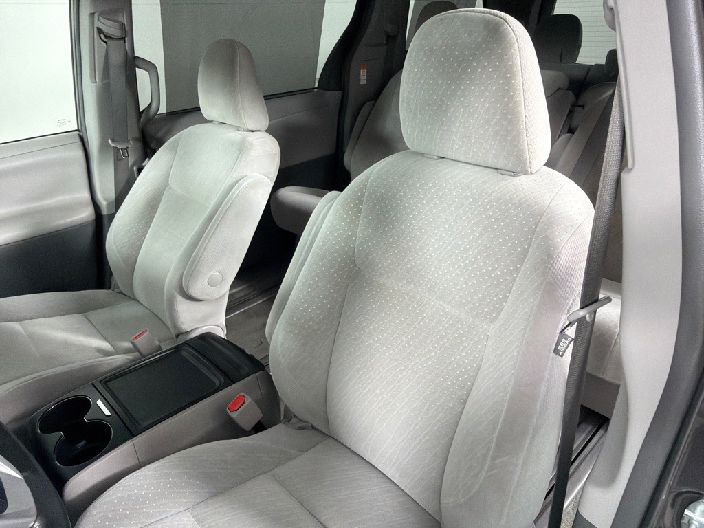 2018 Toyota Sienna Image 13