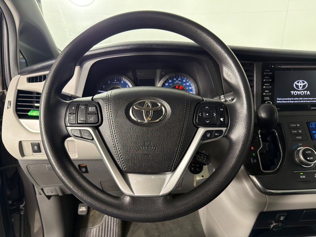 2018 Toyota Sienna Image 15