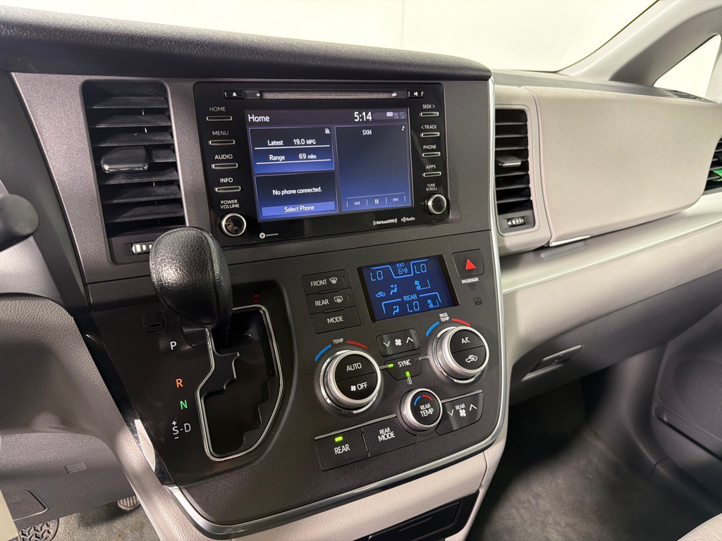 2018 Toyota Sienna Image 17