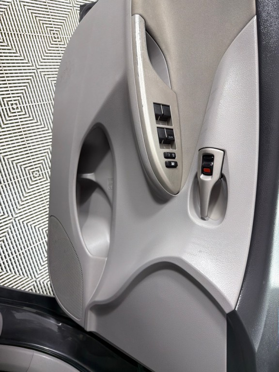 2013 Toyota Corolla Image 8