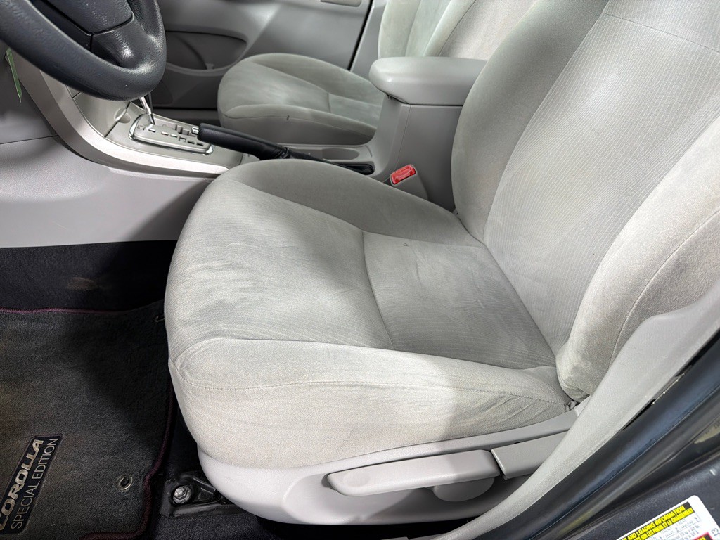 2013 Toyota Corolla Image 9
