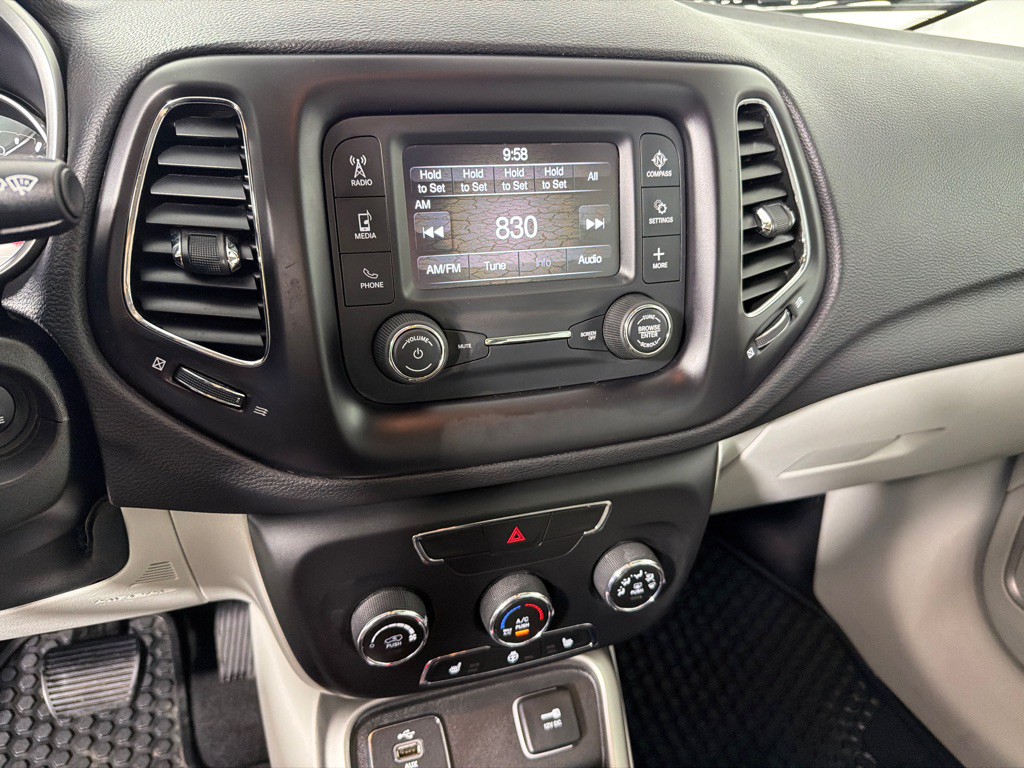 2018 Jeep Compass Image 16