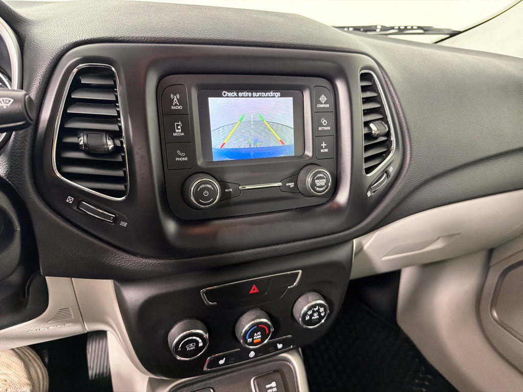 2018 Jeep Compass Image 17
