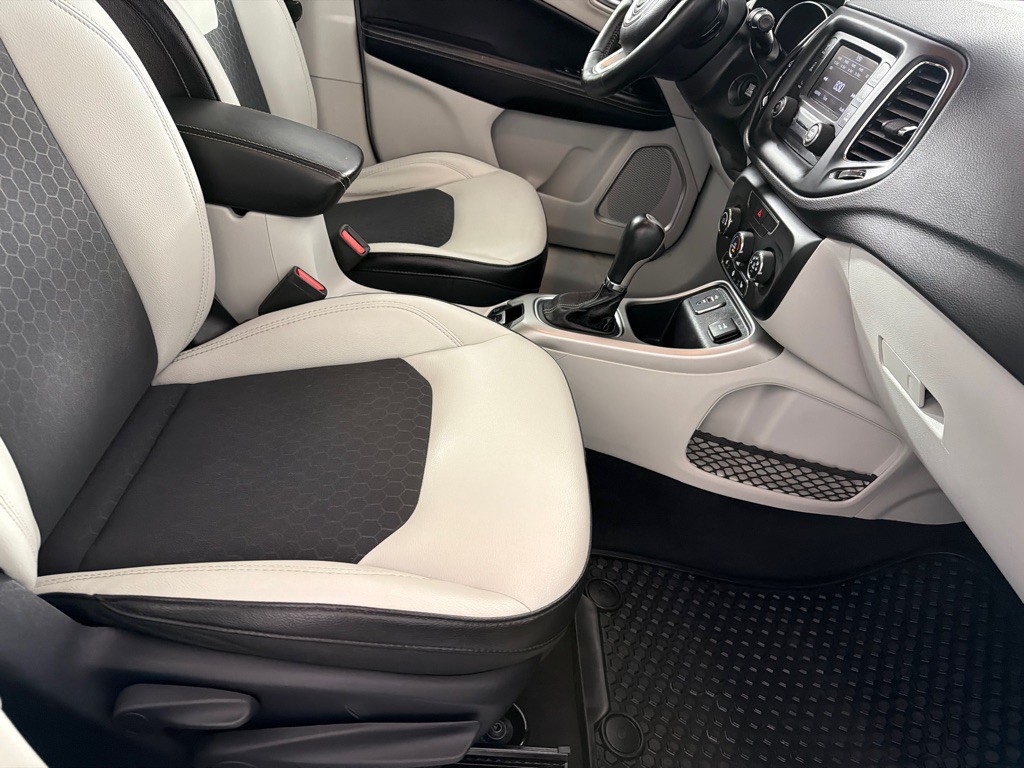 2018 Jeep Compass Image 24