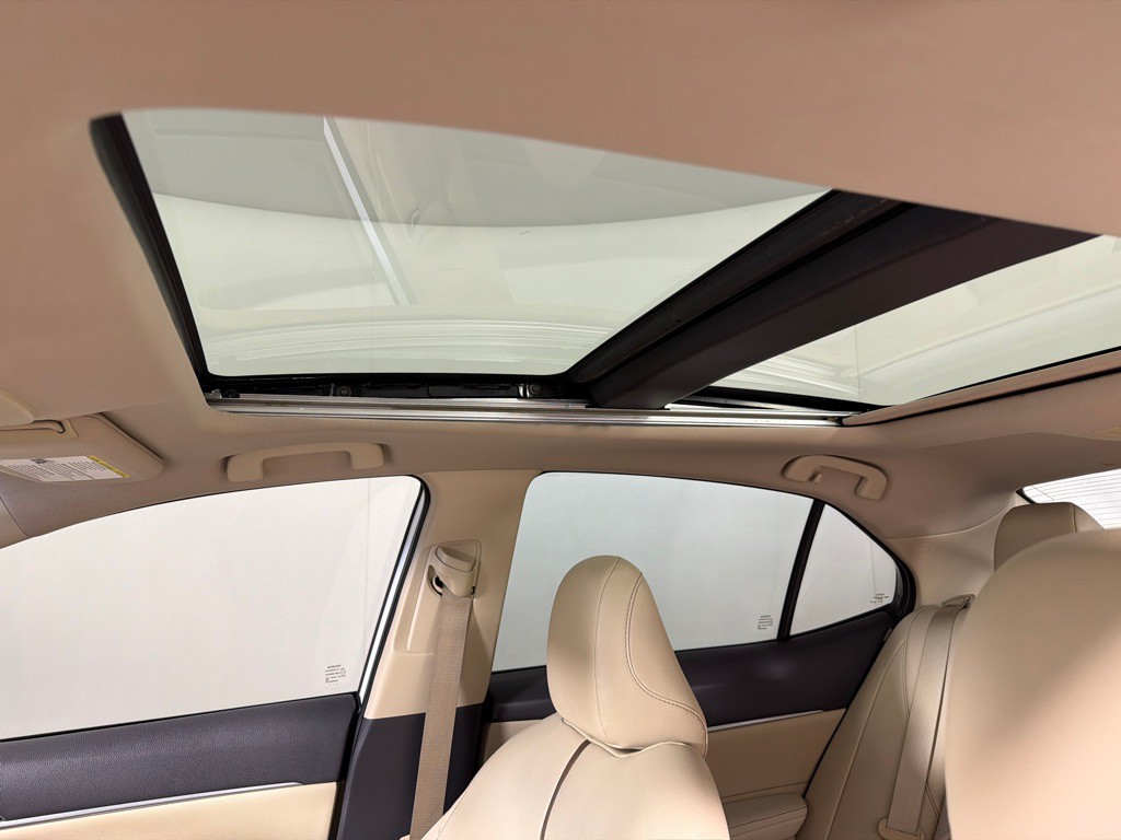2018 Toyota Camry Image 14