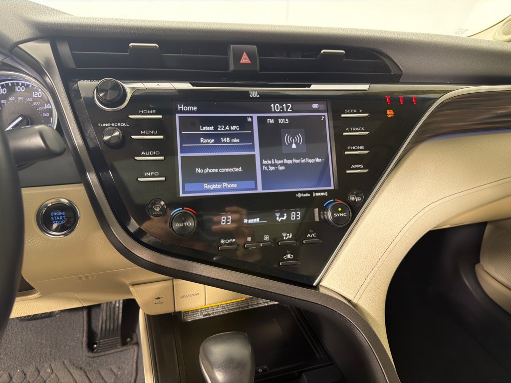 2018 Toyota Camry Image 17