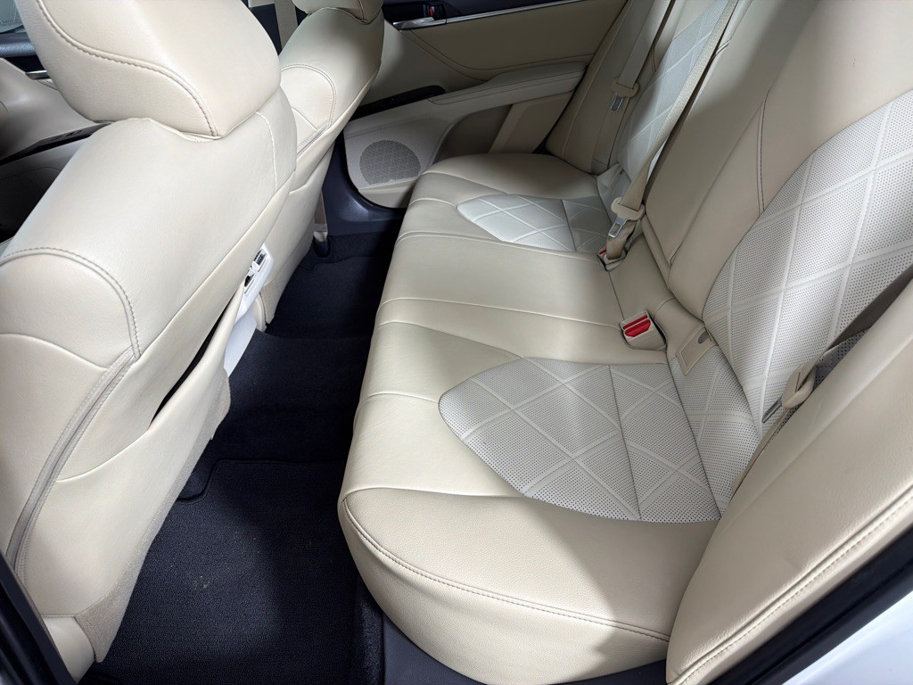 2018 Toyota Camry Image 20