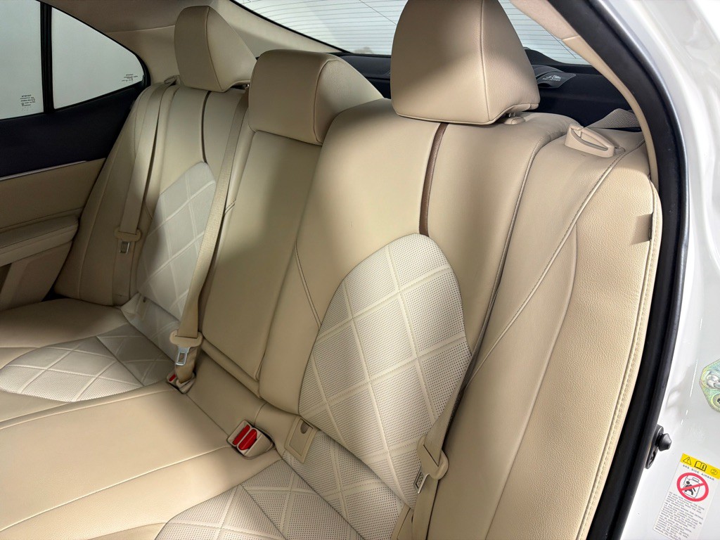 2018 Toyota Camry Image 21