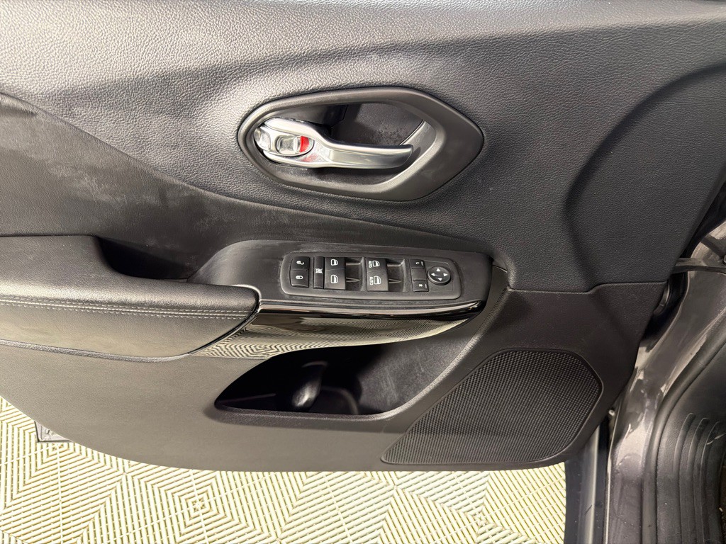 2020 Jeep Cherokee Image 11