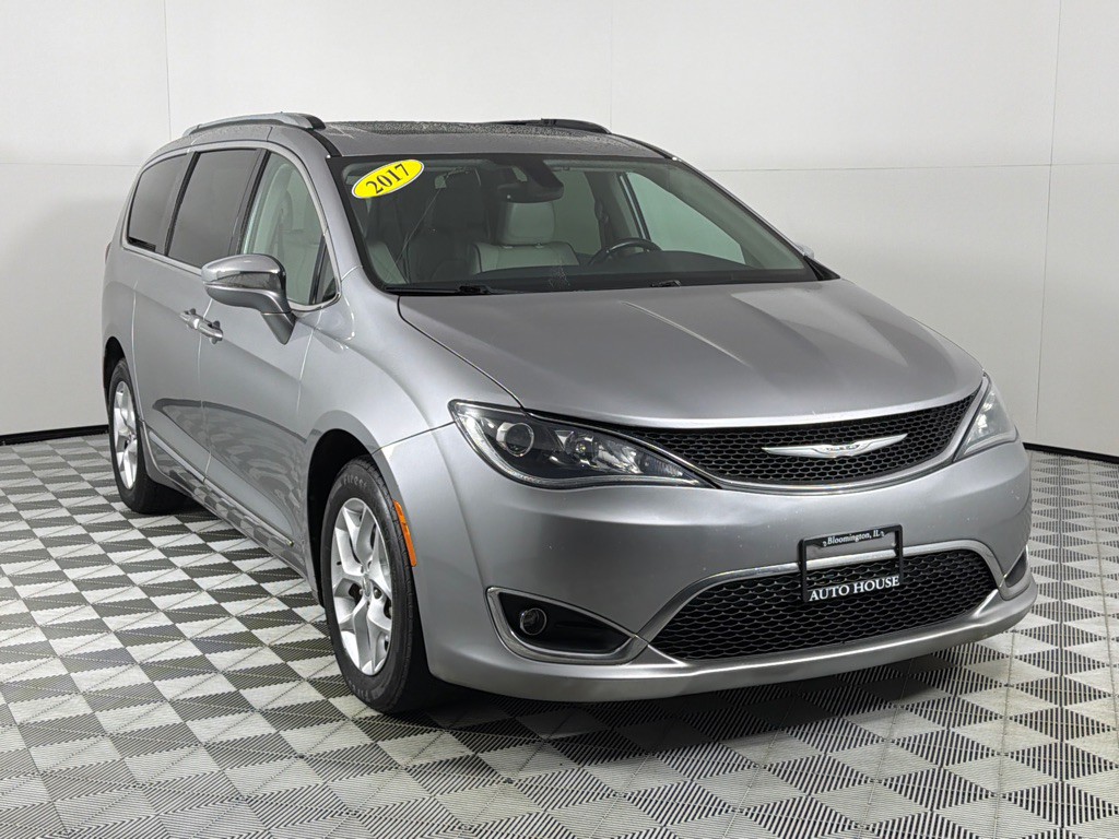 2017 Chrysler Pacifica Image 3
