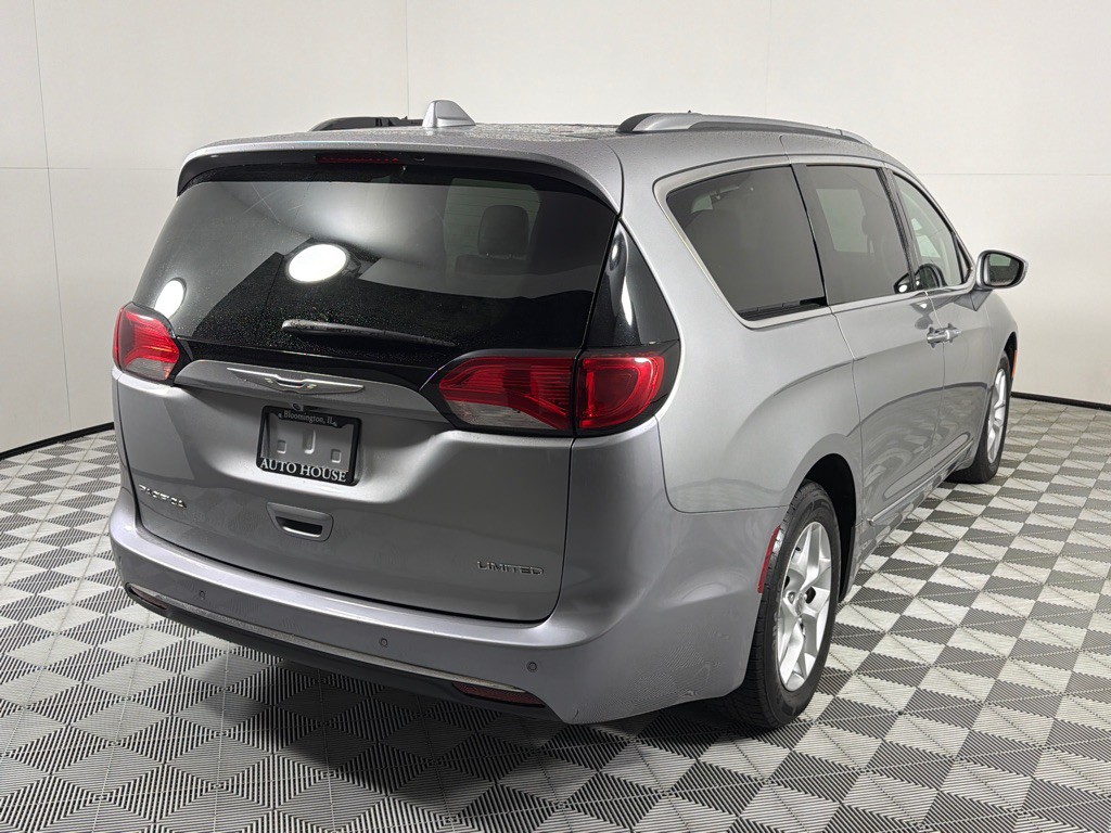 2017 Chrysler Pacifica Image 5