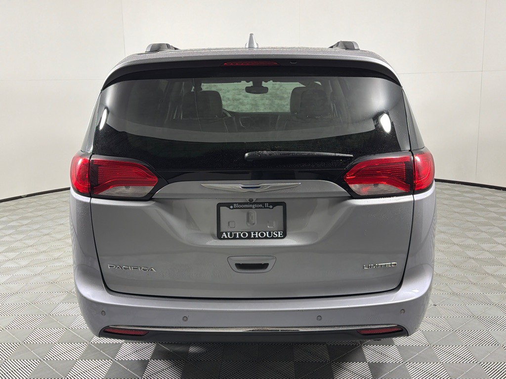 2017 Chrysler Pacifica Image 6