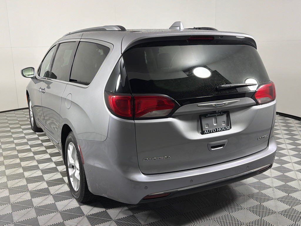 2017 Chrysler Pacifica Image 7