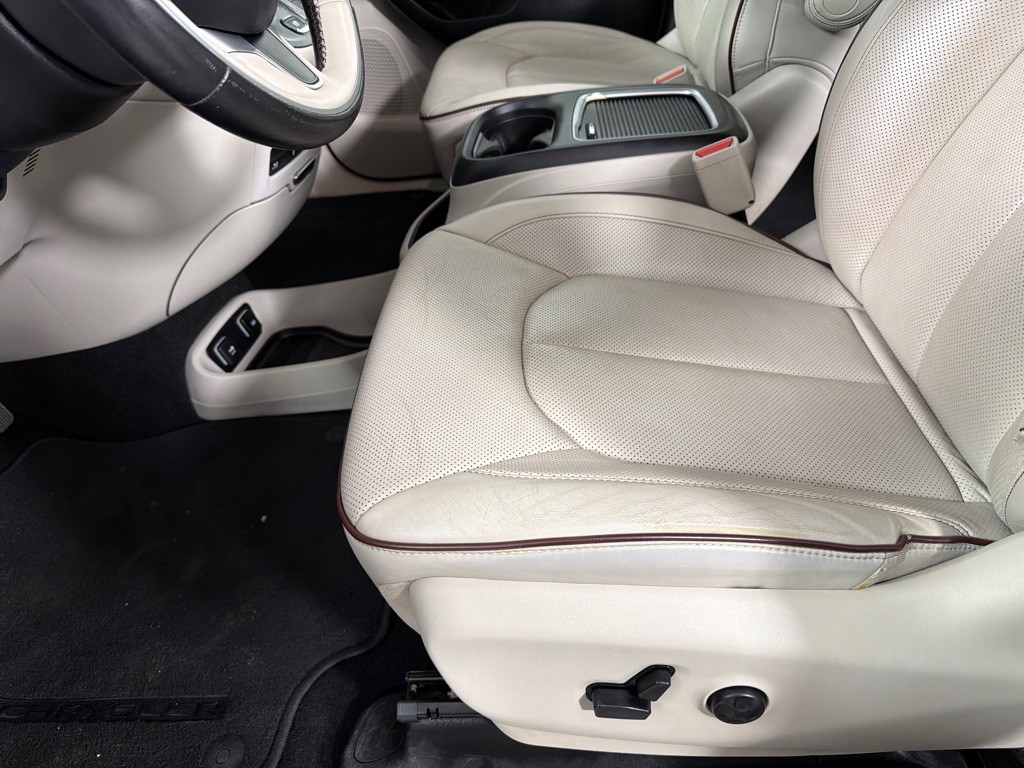 2017 Chrysler Pacifica Image 12