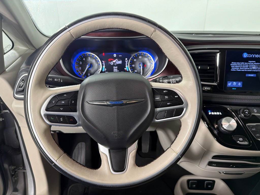 2017 Chrysler Pacifica Image 16