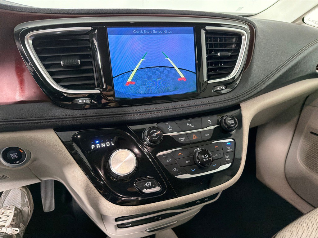 2017 Chrysler Pacifica Image 19