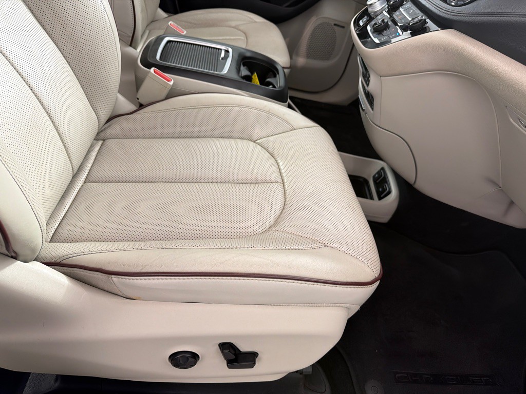 2017 Chrysler Pacifica Image 23